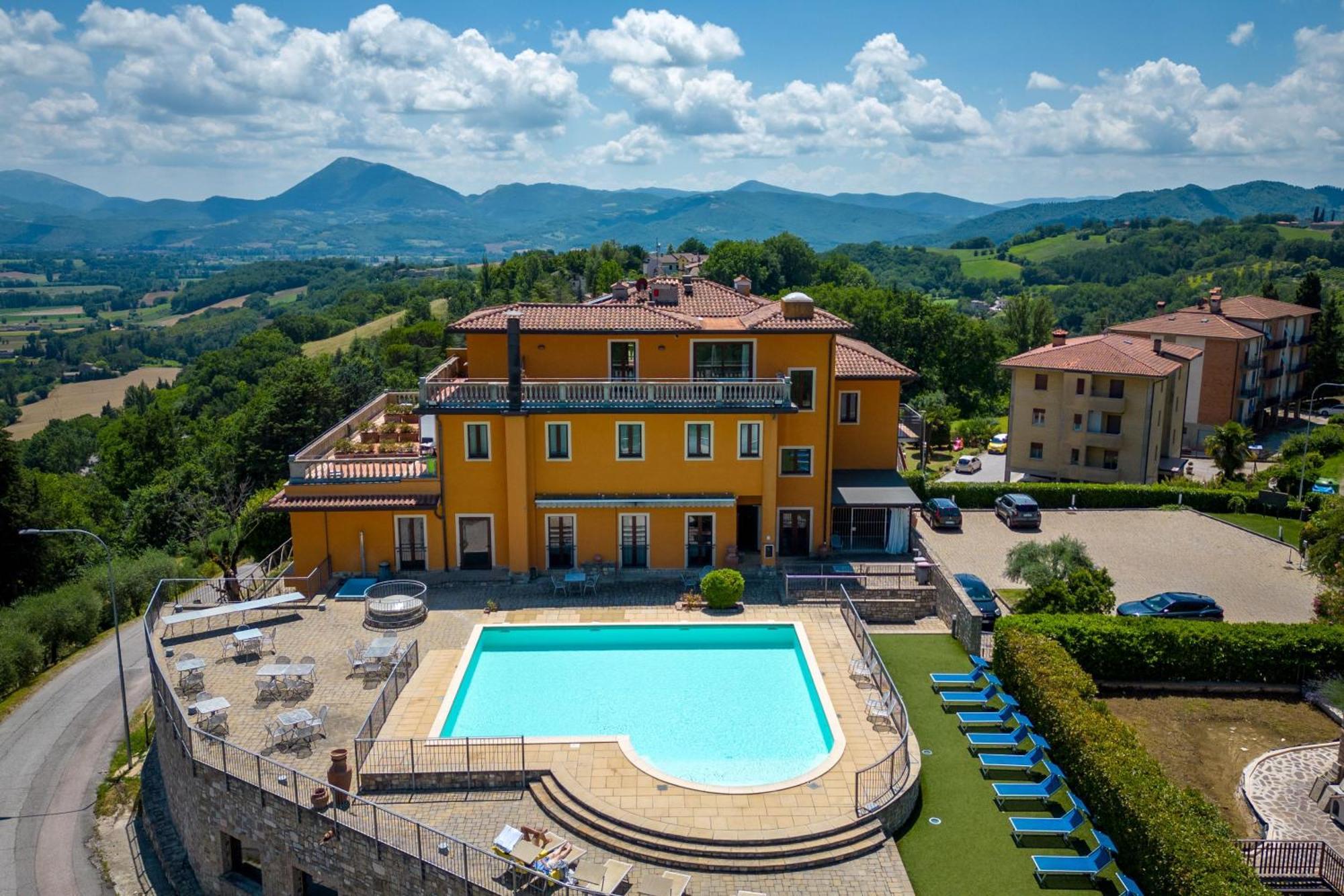 Fortebraccio Montone  Εξωτερικό φωτογραφία